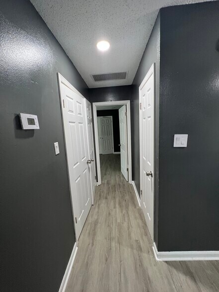 Building Photo - 520 Revere Dr