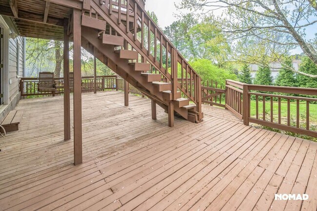 Building Photo - Spacious 3BR, with bonus room House in Law...