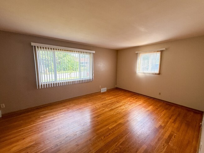 Building Photo - 426 Rushmore Ln
