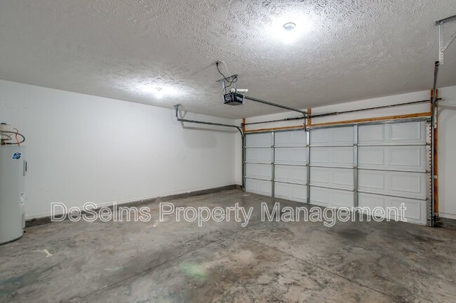 Building Photo - 3733 Shoteka Dr
