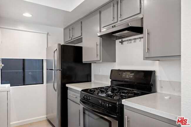Building Photo - 3010 Colorado Ave