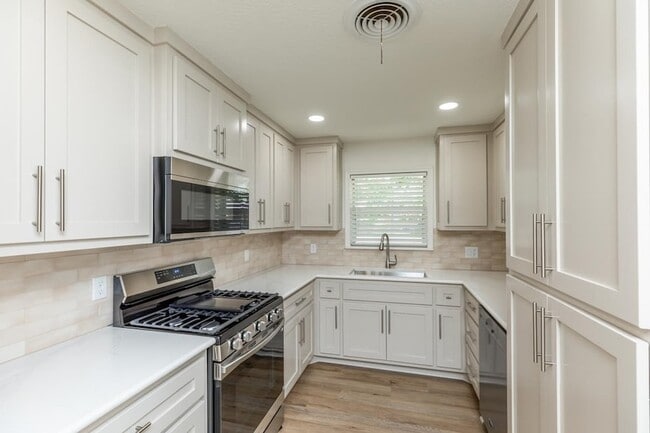 Building Photo - 1212 Irving St