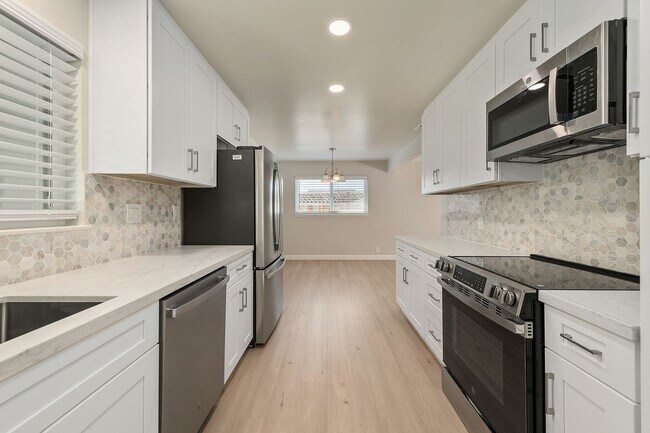 Building Photo - Remodeled 3BD/2BA Home with Award Winning Schools!