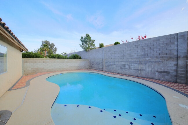 Building Photo - Gorgeous 3Bed/2Bath, 1-Story Home w/ Private Pool located in the Henderson -Move In Now — Enjoy R...