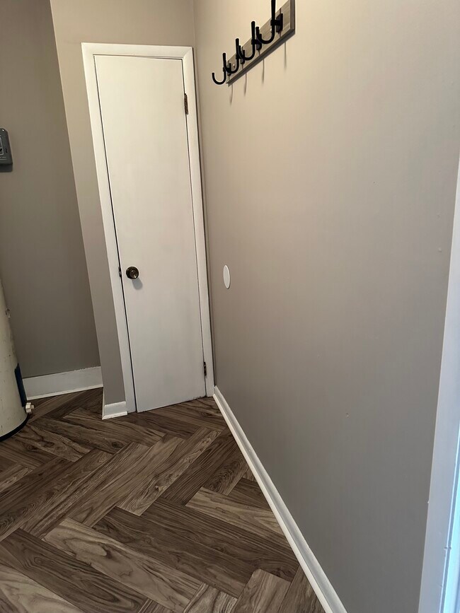 Building Photo - 2211 Shannondoah Dr