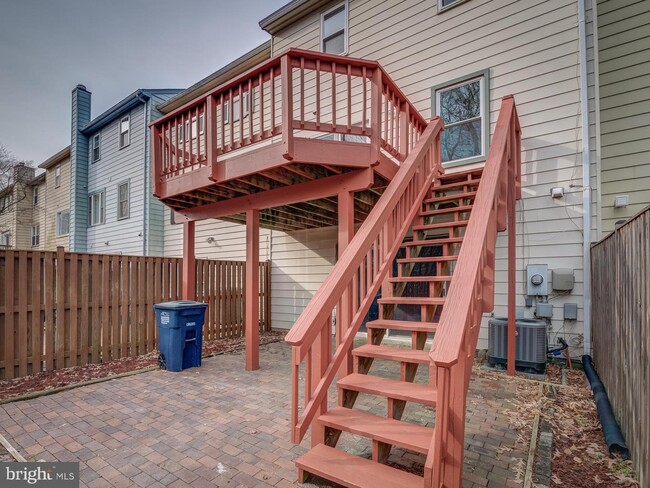 Building Photo - 8203 Stationhouse Ct