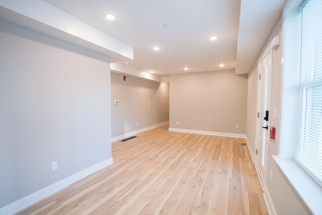Building Photo - 4926 Locust St