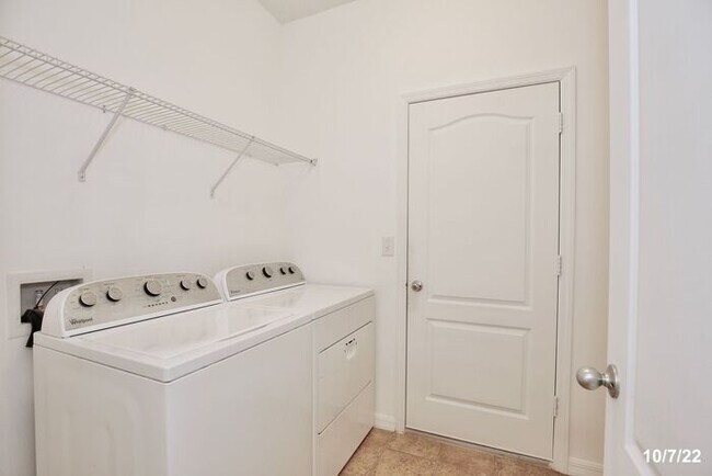 Building Photo - Beautiful 3/ 2 Home with a 2 Car Garage and a Water view- St Cloud!