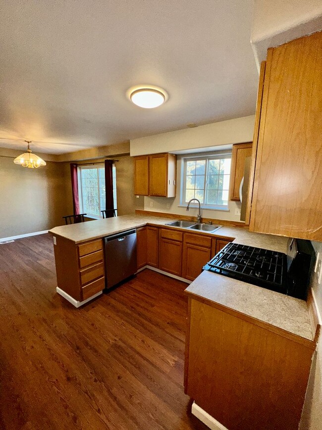Building Photo - Beautiful Home with heated 2 car garage! C...