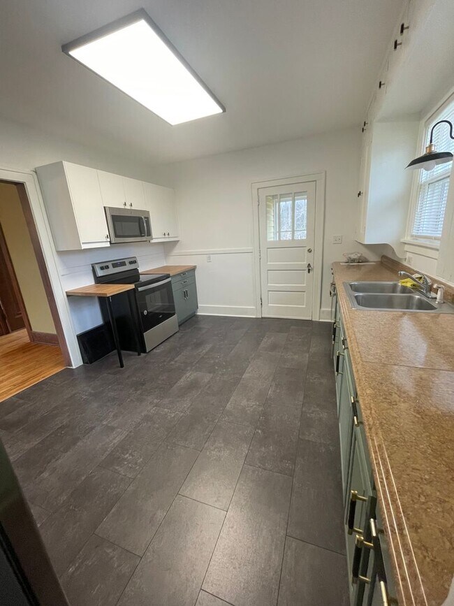 Building Photo - Four Bedroom Farmhouse on Three Acres | Flexible Move-in Date!