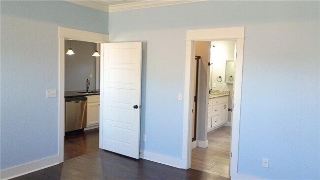 Building Photo - 1610 Sweetbriar Way