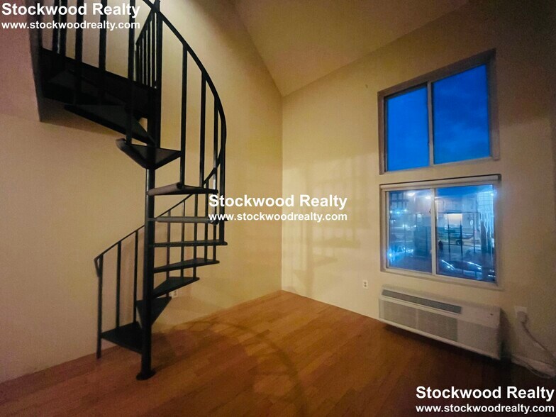 Building Photo - 382 Dorchester St