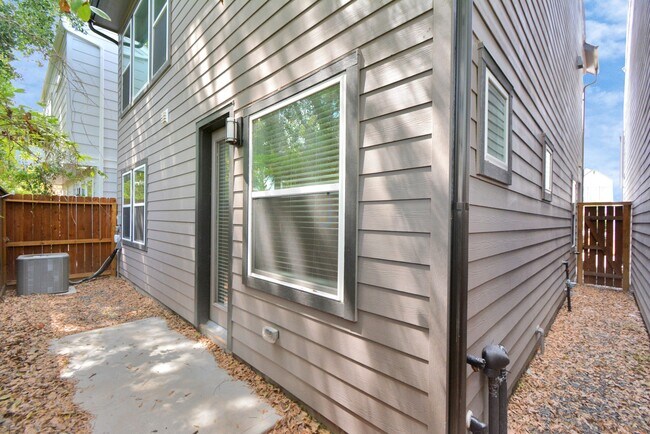 Building Photo - 708 Strawberry Pines Ct