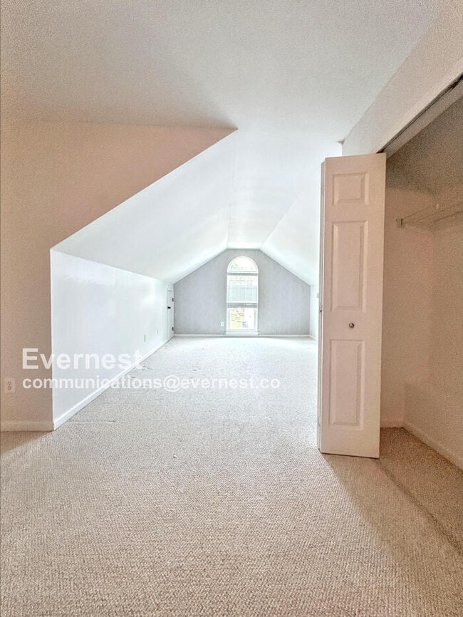Building Photo - 160 Foxtail Dr