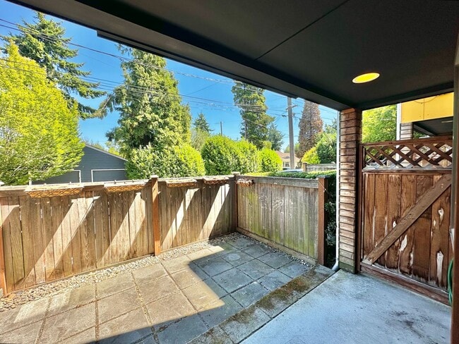 Building Photo - Three-Level Loft-Style 2BR | 3BA with Priv...
