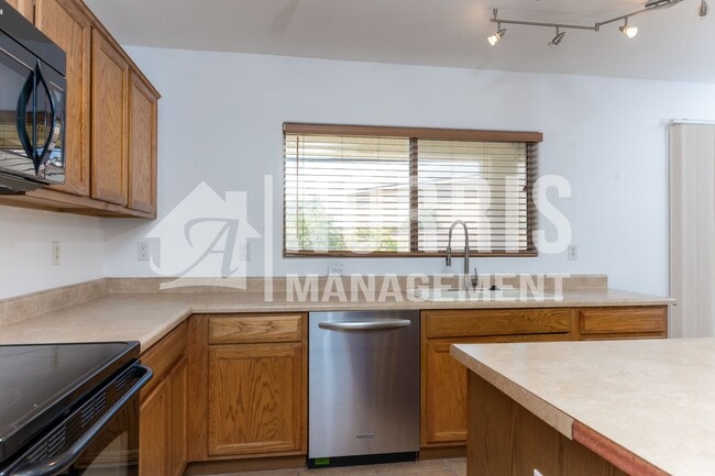 Building Photo - Large Home with Plenty of Room in Coolidge