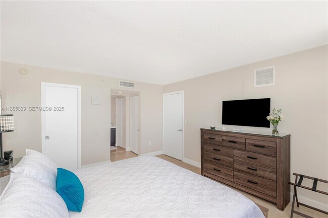 Building Photo - 6917 Collins Ave