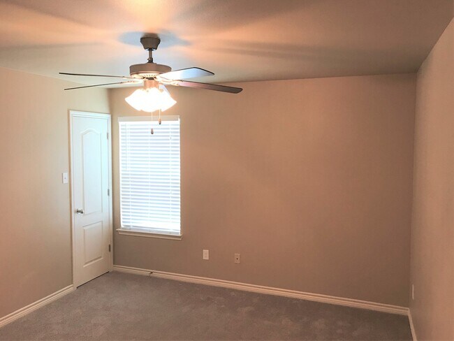 Building Photo - Beautiful 2 bed/2 bath near Fort Hood near Clear Creek in Killeen!