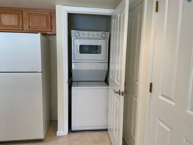 Building Photo - 105 Stone Pine Ln