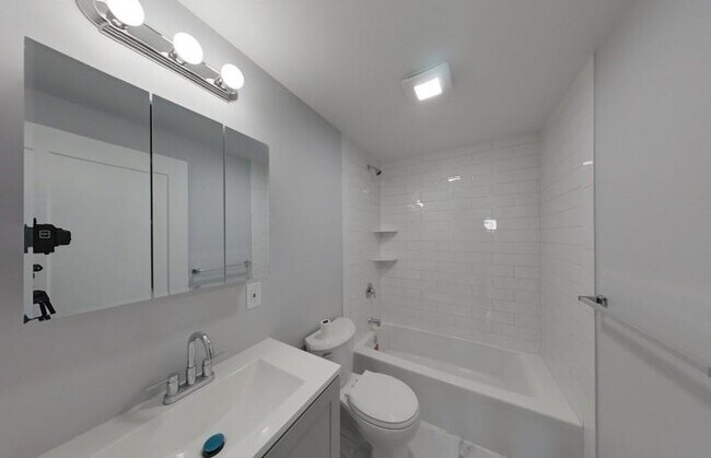 Building Photo - 130 1st St