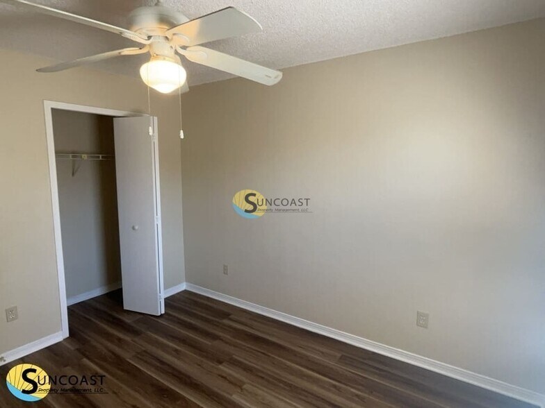 Building Photo - 8702 Bandera Cir S