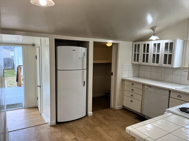 Building Photo - Dog Friendly Eureka Home With Fully Fenced...
