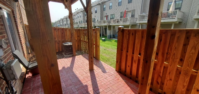 Building Photo - 6136 Madison Crest Ct