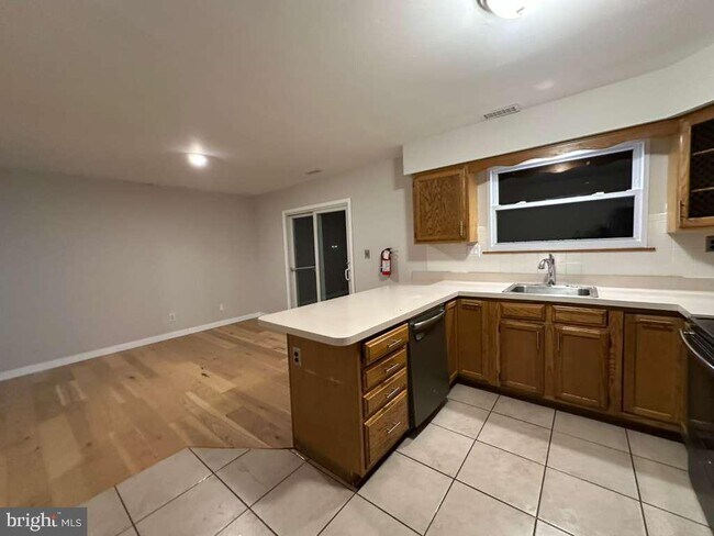 Building Photo - 5 Woodmill Dr