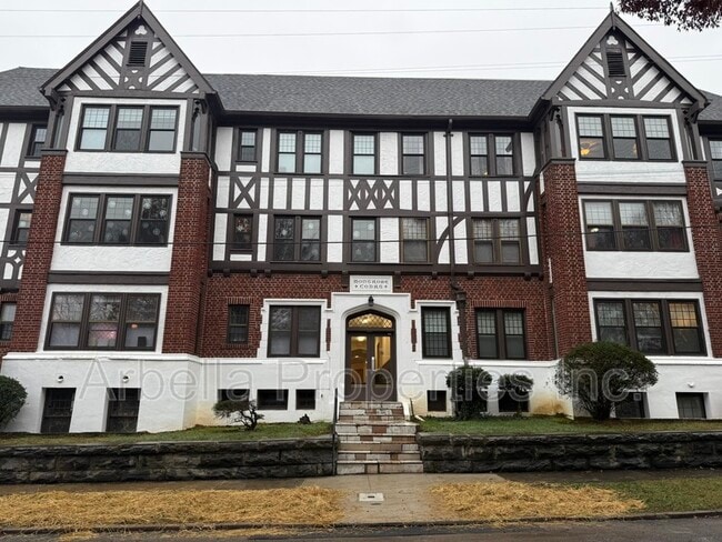 Building Photo - 701 W Locust St