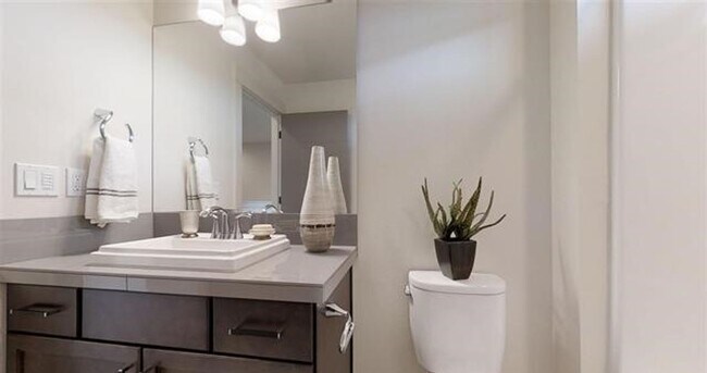 Building Photo - Exceptional 3 Bedroom / 2.5 Bath Modern Townhouse