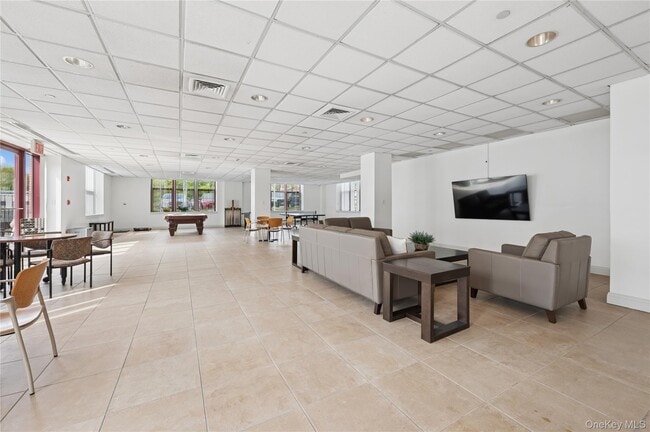 Building Photo - 1 Scarsdale Rd