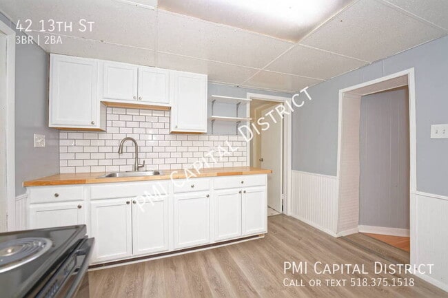 Building Photo - 42 13th St