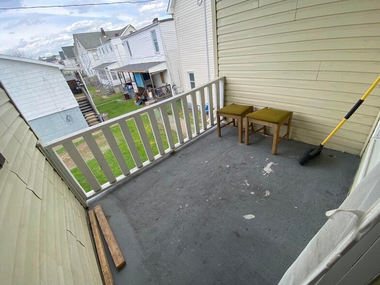 Building Photo - 112 E Fourth St