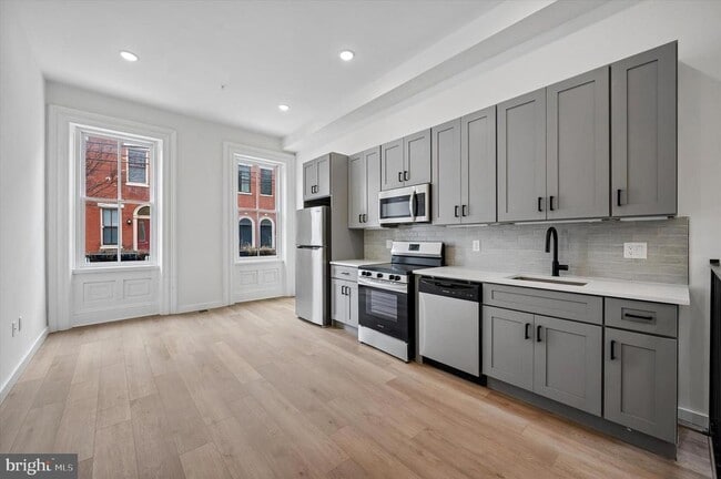 Building Photo - 627 N 16th St