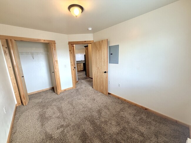 Building Photo - 3724 Travertine Way