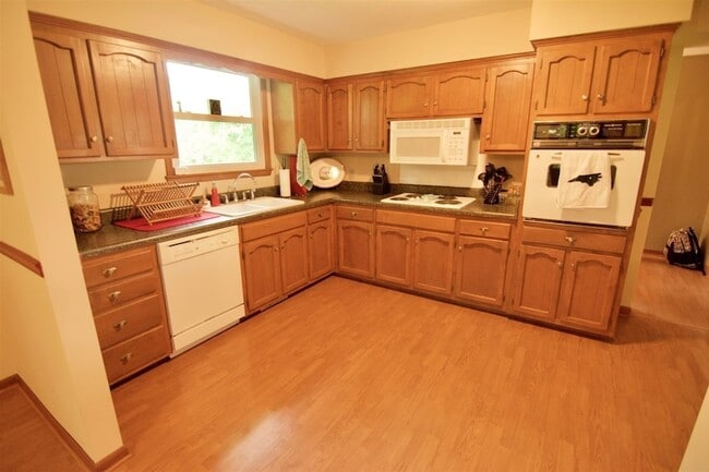 Building Photo - 454 Jones Ln