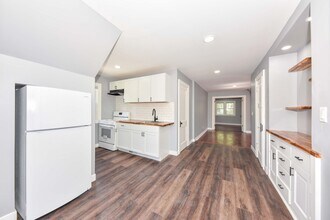 Building Photo - 4831 N 70th St
