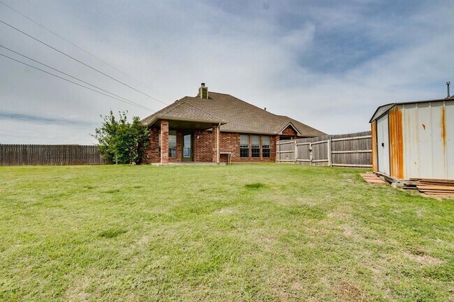 Building Photo - 2508 Tyler Ln