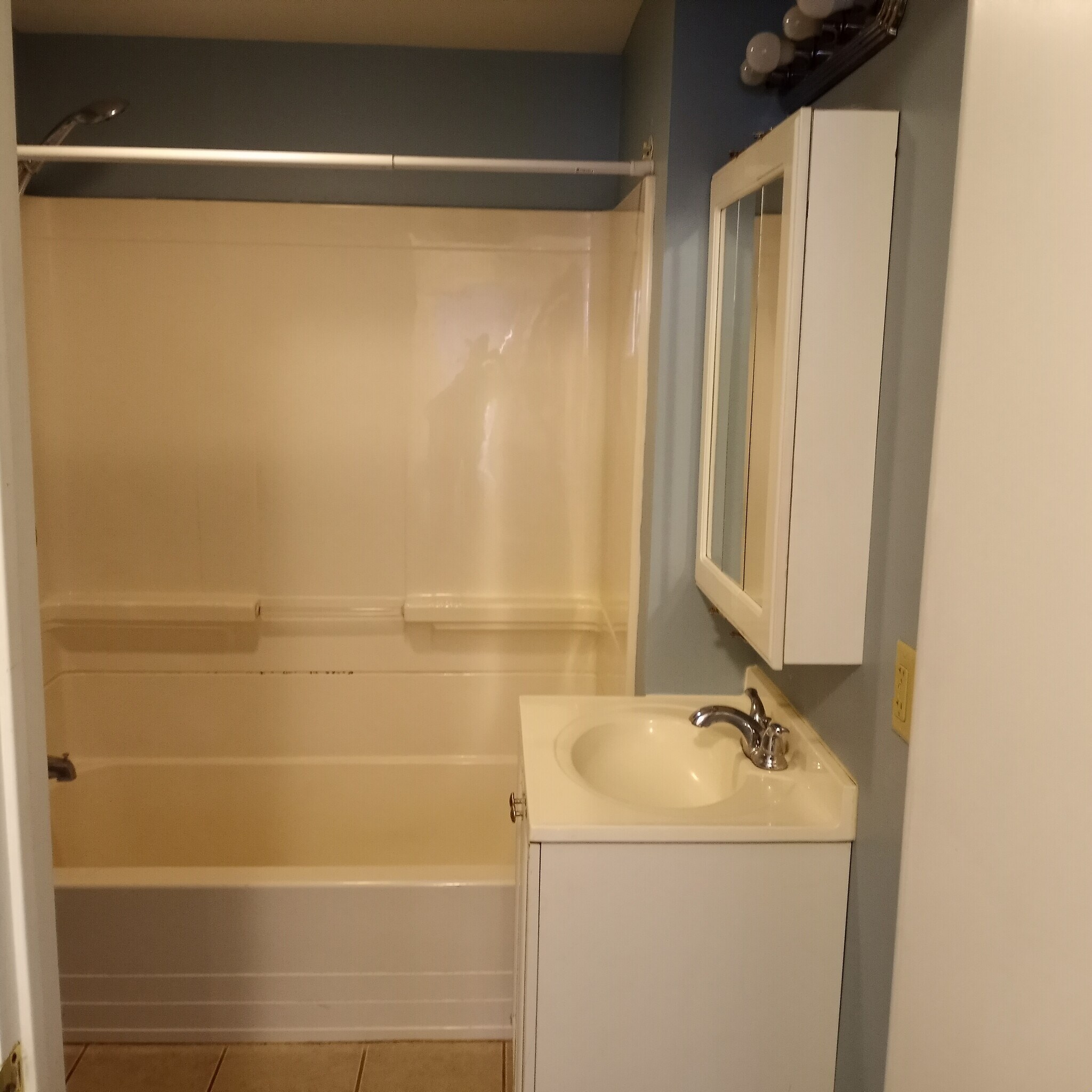 Building Photo - 43 Hawthorne St