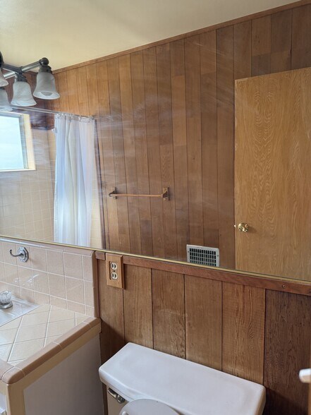 Building Photo - 330 E Fairview Ave