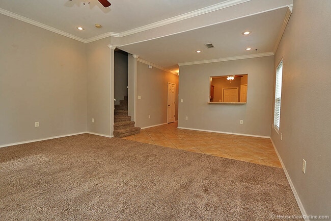 Building Photo - 1345/1347 Amblewood