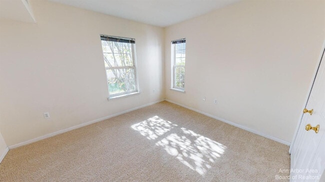 Building Photo - 2767 S Knightsbridge Cir