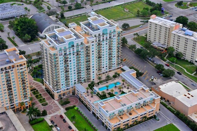 Building Photo - 800 N Tamiami Trl