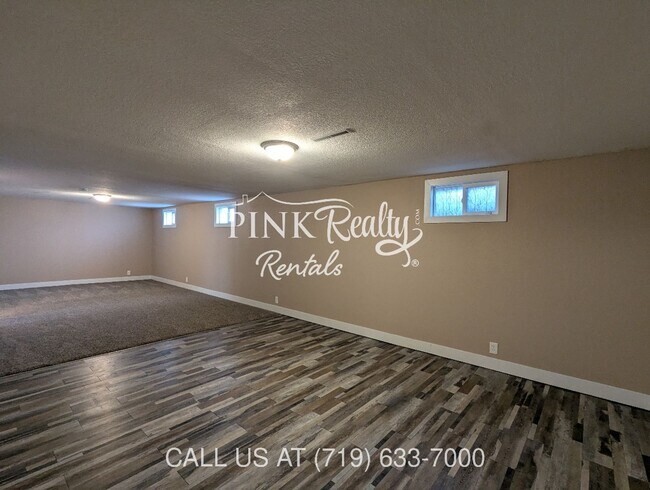 Building Photo - 2545 Lelaray St