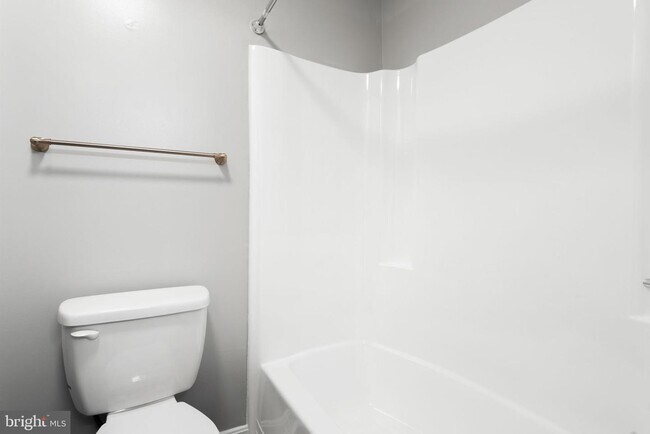 Building Photo - 57 Adams Dr NE