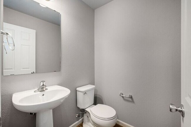 Building Photo - 5673 Claremount St