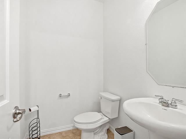 Building Photo - 5604 Crestview Dr
