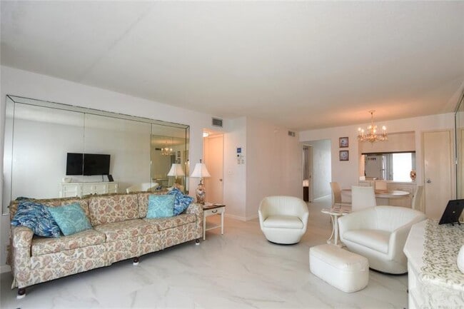 Building Photo - 1620 N Ocean Blvd