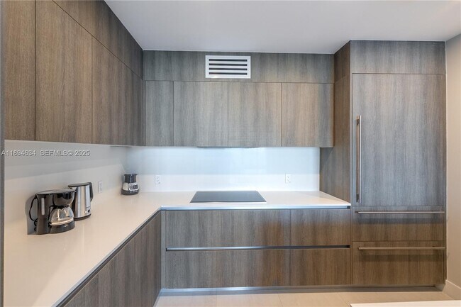 Building Photo - 17550 Collins Ave