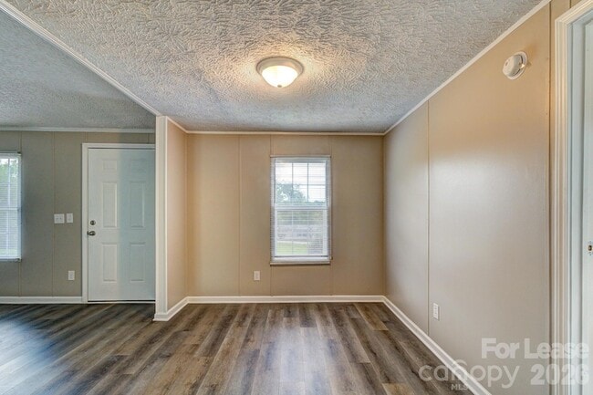 Building Photo - 3351 Appletree Ct